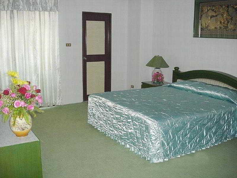 Chiangmai Ratanakosin Hotel Chiang Mai Exterior foto